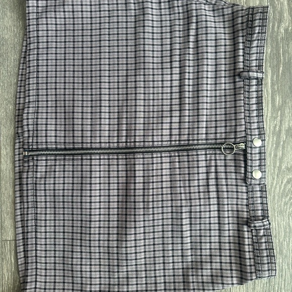 Goth Plaid Mini Skirt in lavender, Gray, Black and front silver zipper - Picture 6 of 11